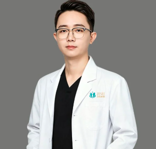 李前伟